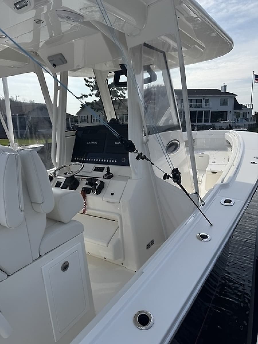 2021 Regulator 31 - Photo 23