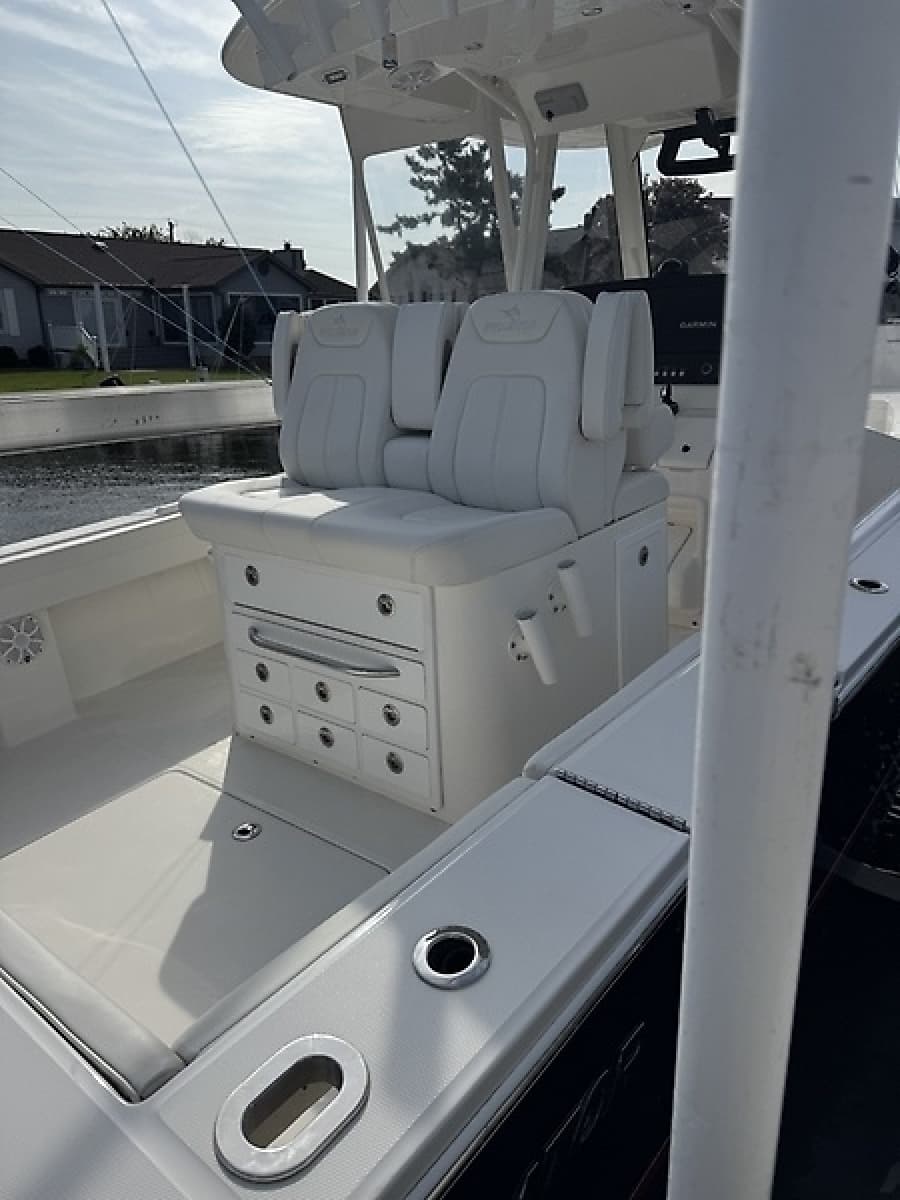 2021 Regulator 31 - Photo 24