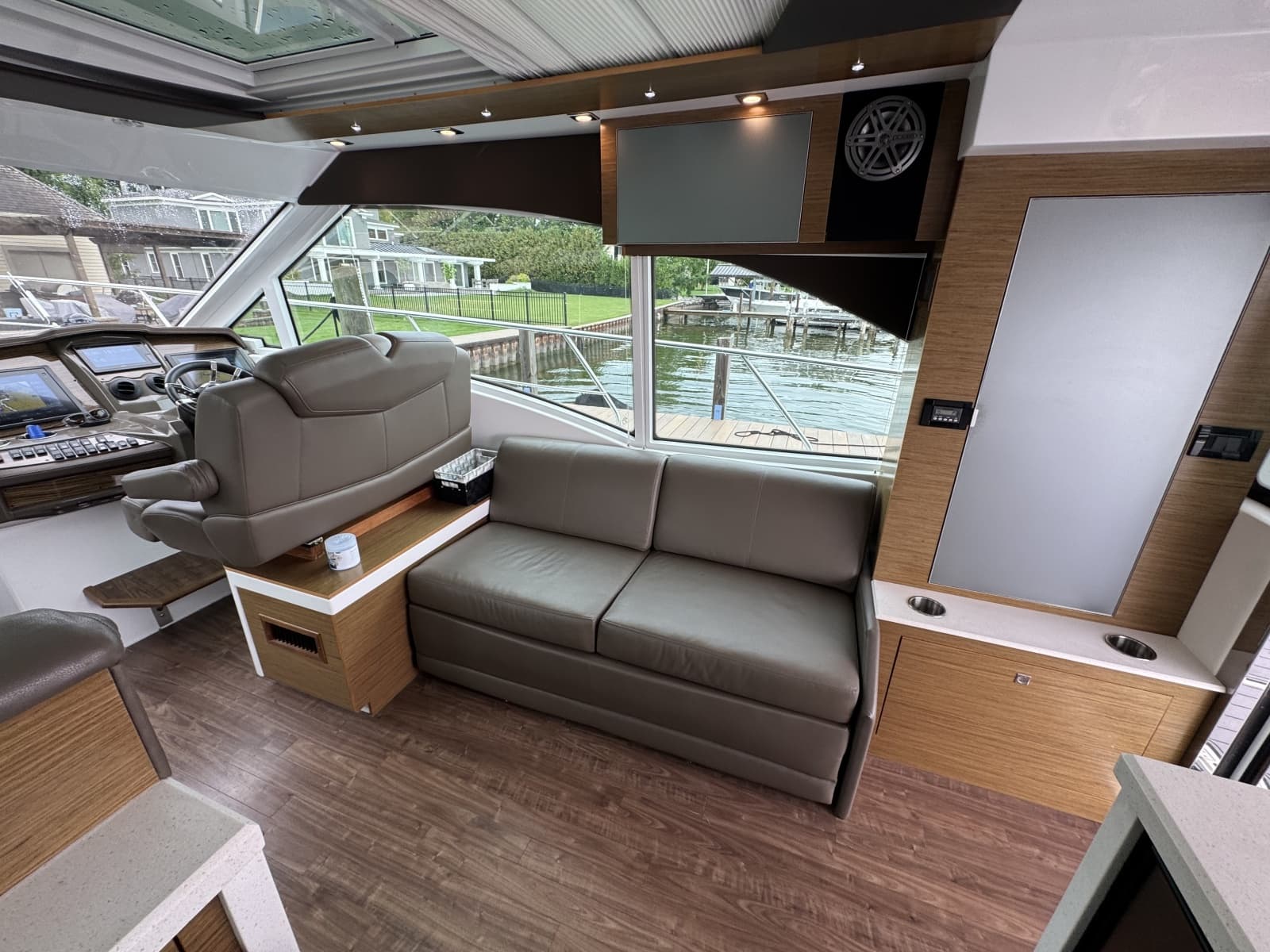 2016 Cruisers Yachts 45 Cantius - Photo 40
