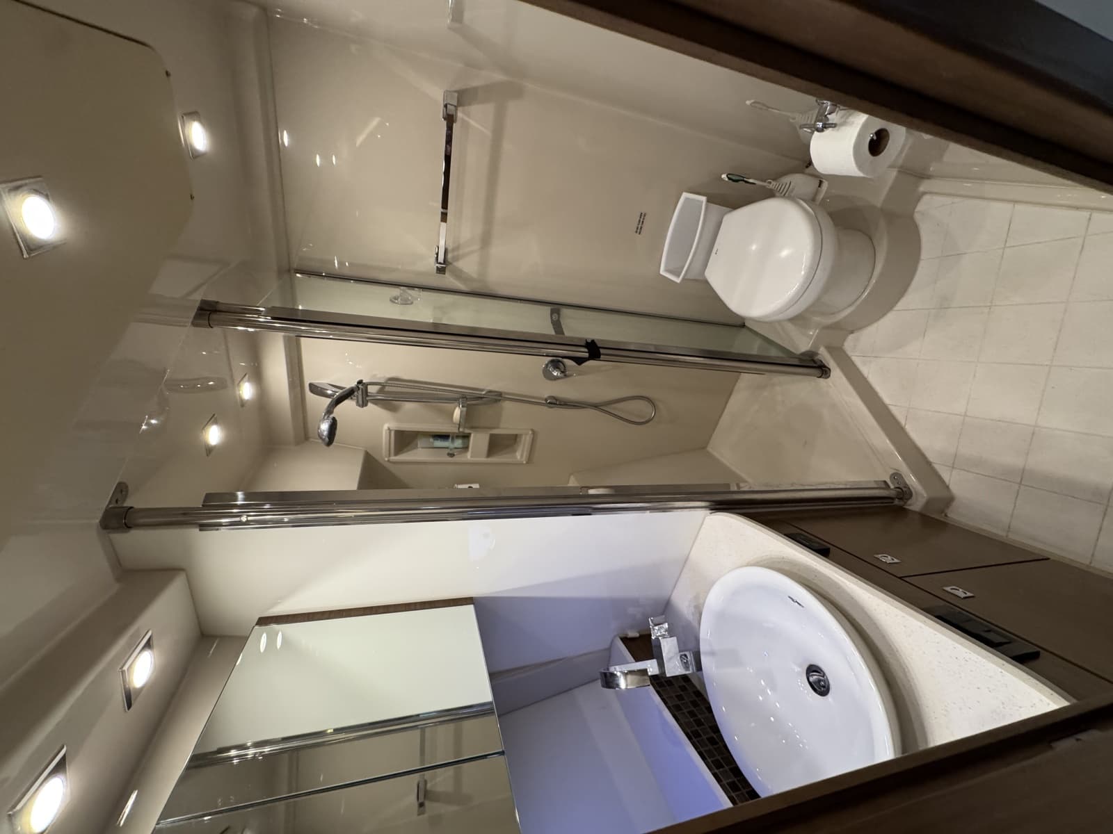 2016 Cruisers Yachts 45 Cantius - Photo 29