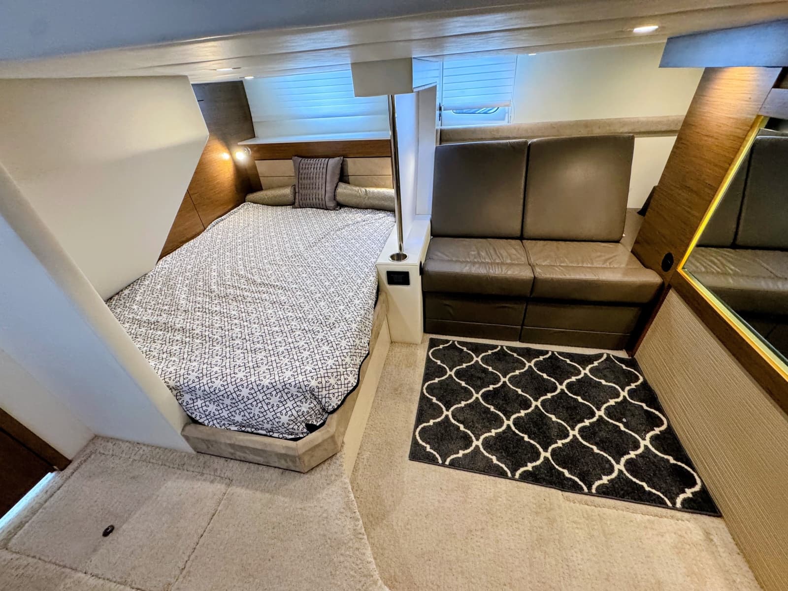 2016 Cruisers Yachts 45 Cantius - Photo 23