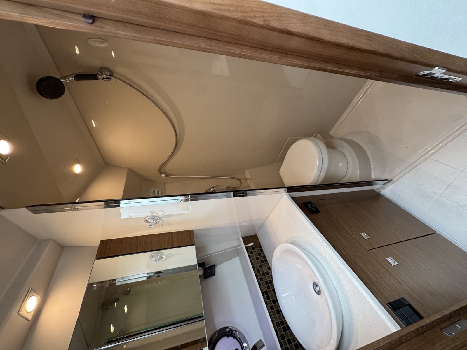 2016 Cruisers Yachts 45 Cantius - Photo 27