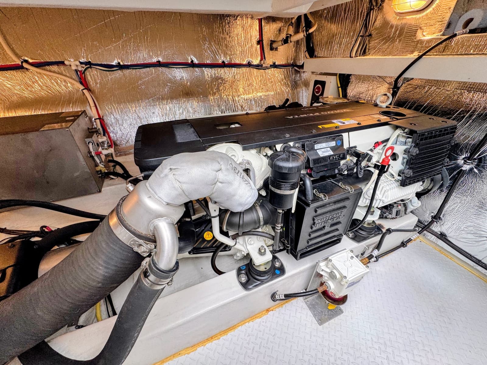2016 Cruisers Yachts 45 Cantius - Photo 55