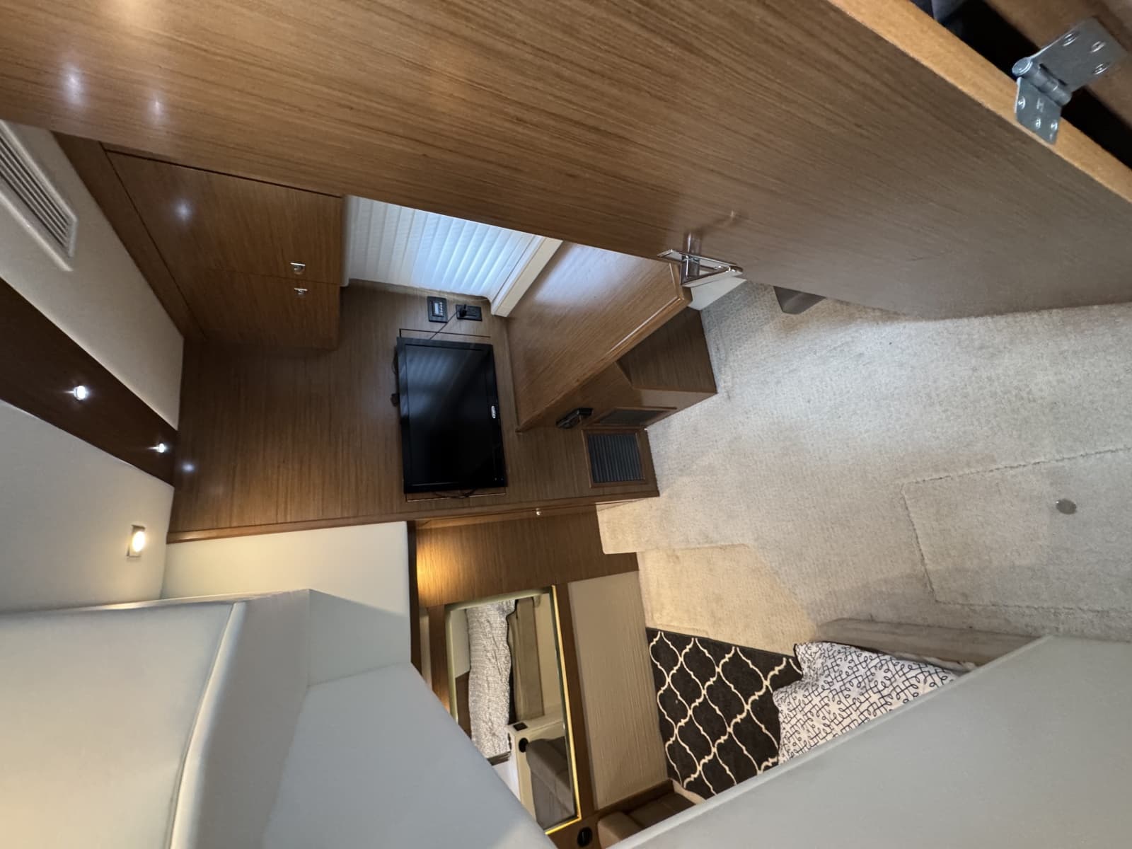 2016 Cruisers Yachts 45 Cantius - Photo 26