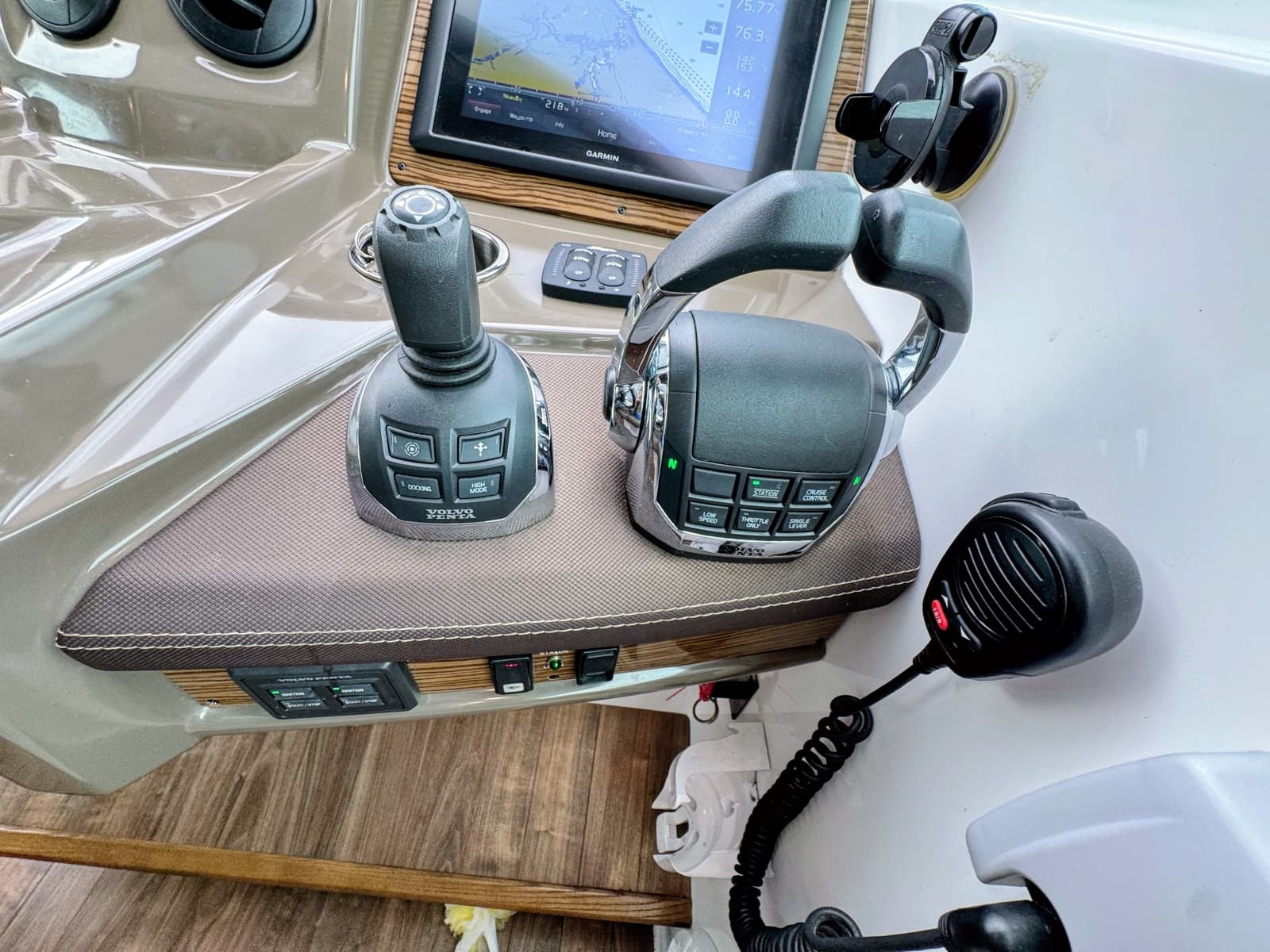 2016 Cruisers Yachts 45 Cantius - Photo 35