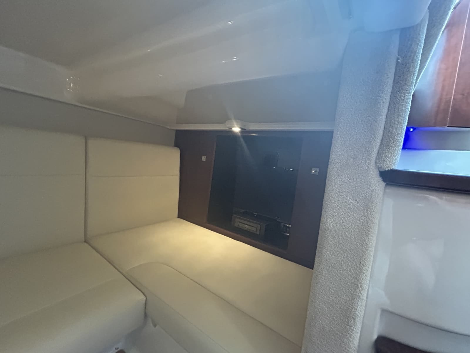 2015 Chaparral 310 Signature - Photo 23