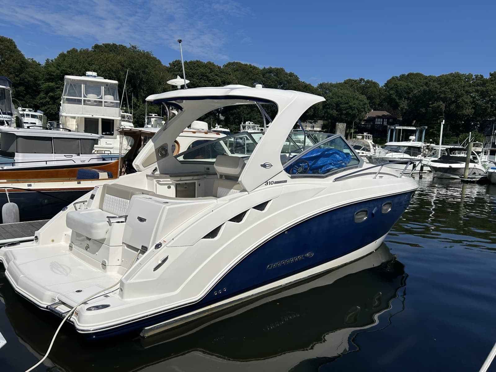 2015 Chaparral 310 Signature - Photo 2