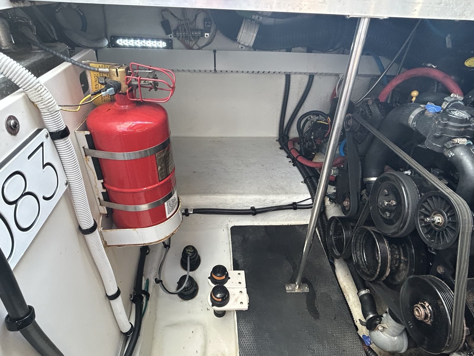 2015 Chaparral 310 Signature - Photo 30