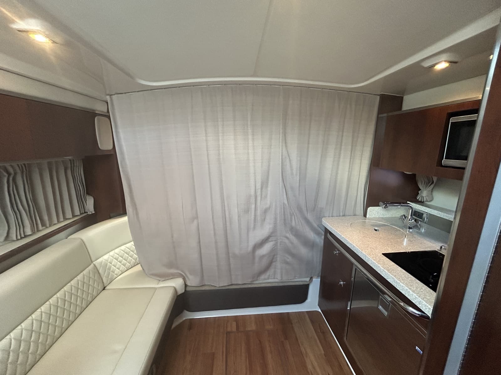 2015 Chaparral 310 Signature - Photo 20