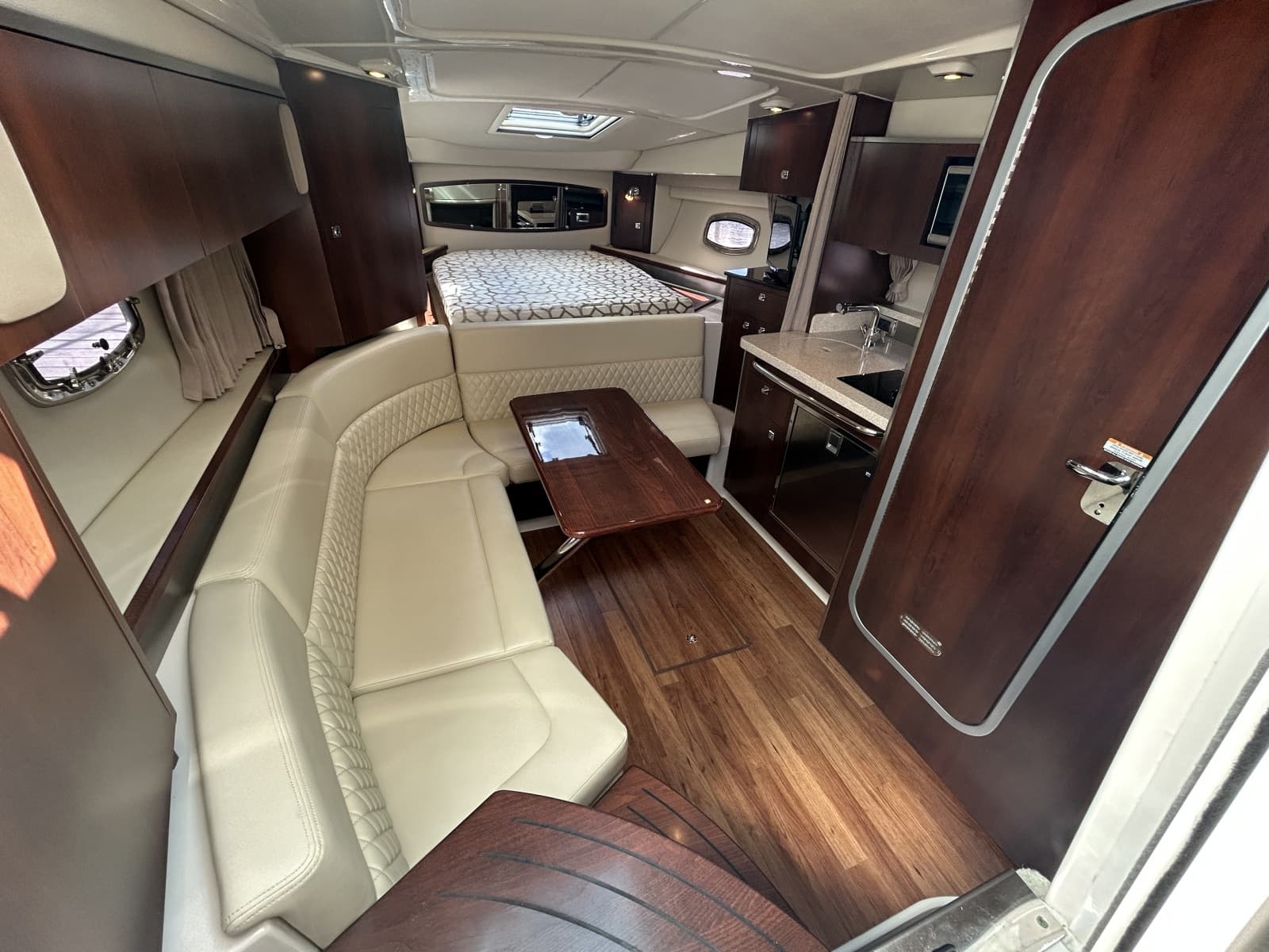 2015 Chaparral 310 Signature - Photo 13