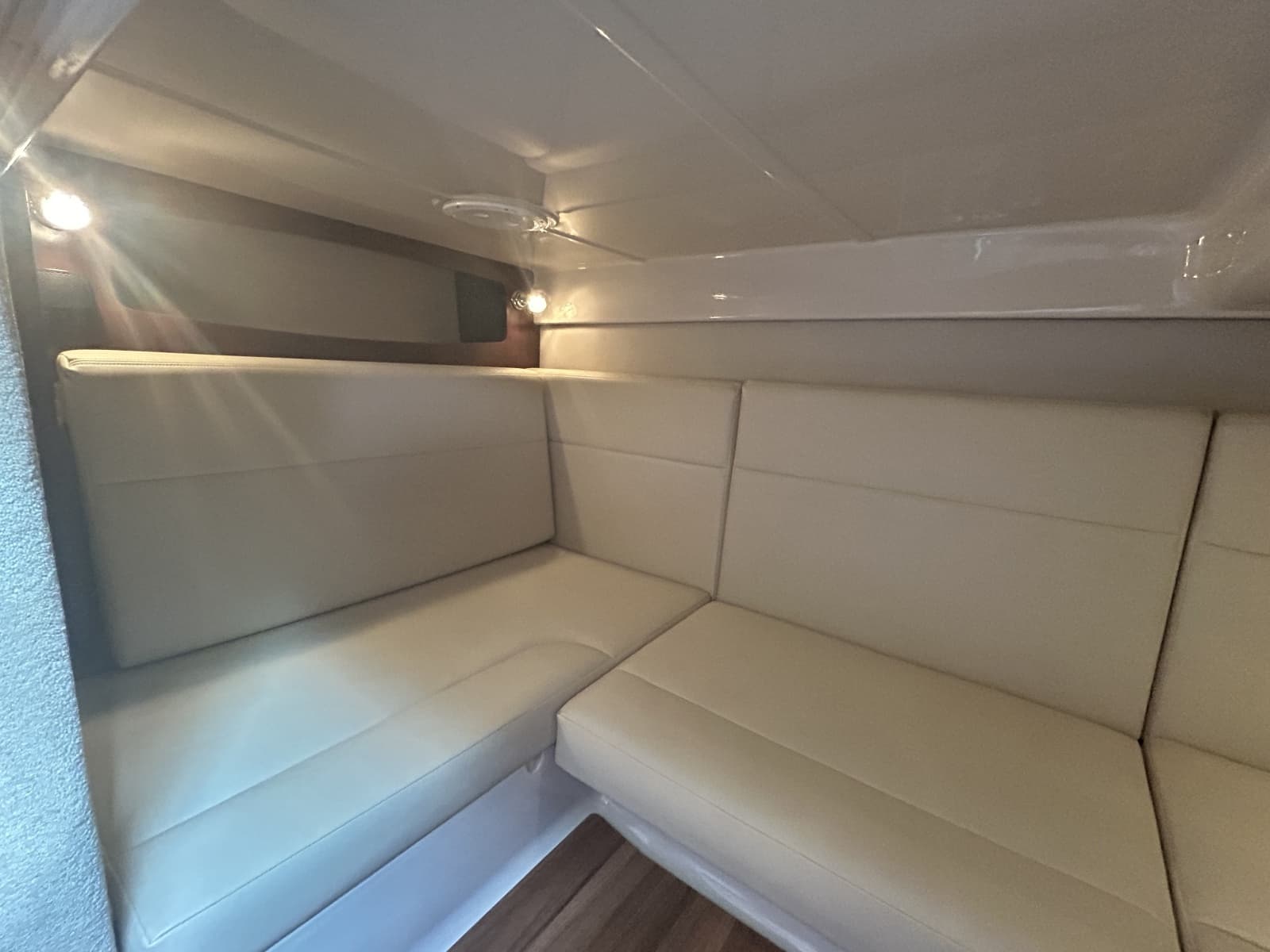 2015 Chaparral 310 Signature - Photo 21