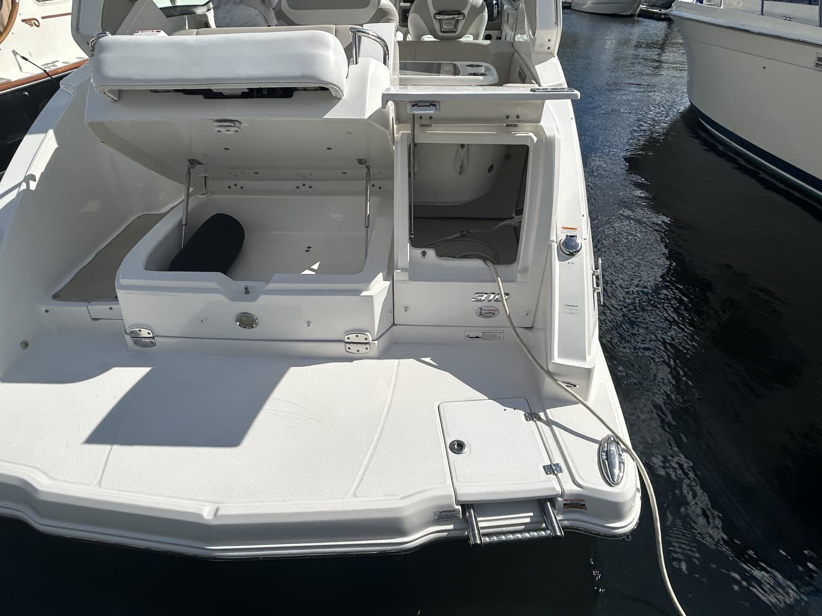2015 Chaparral 310 Signature - Photo 3