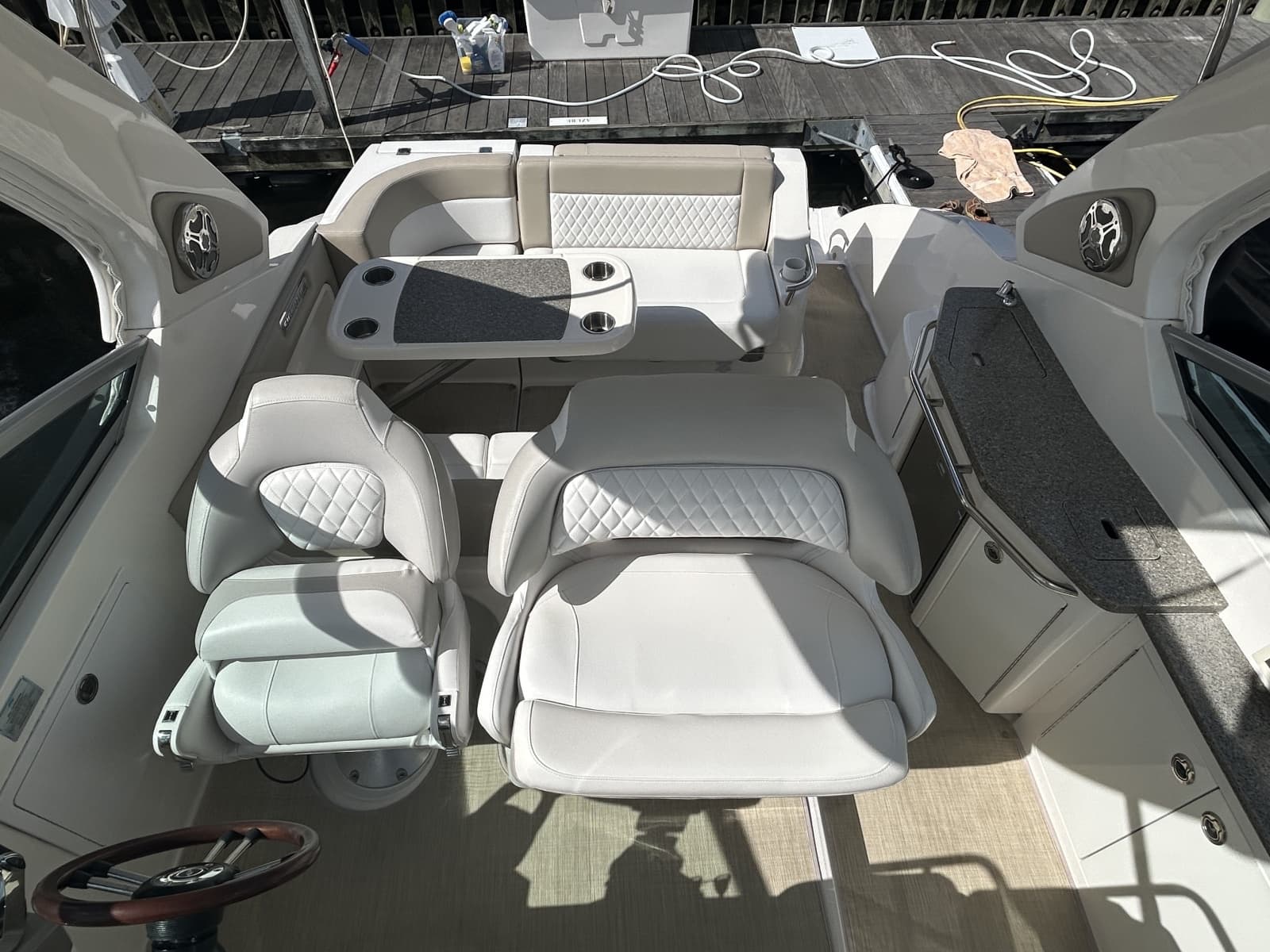 2015 Chaparral 310 Signature - Photo 12