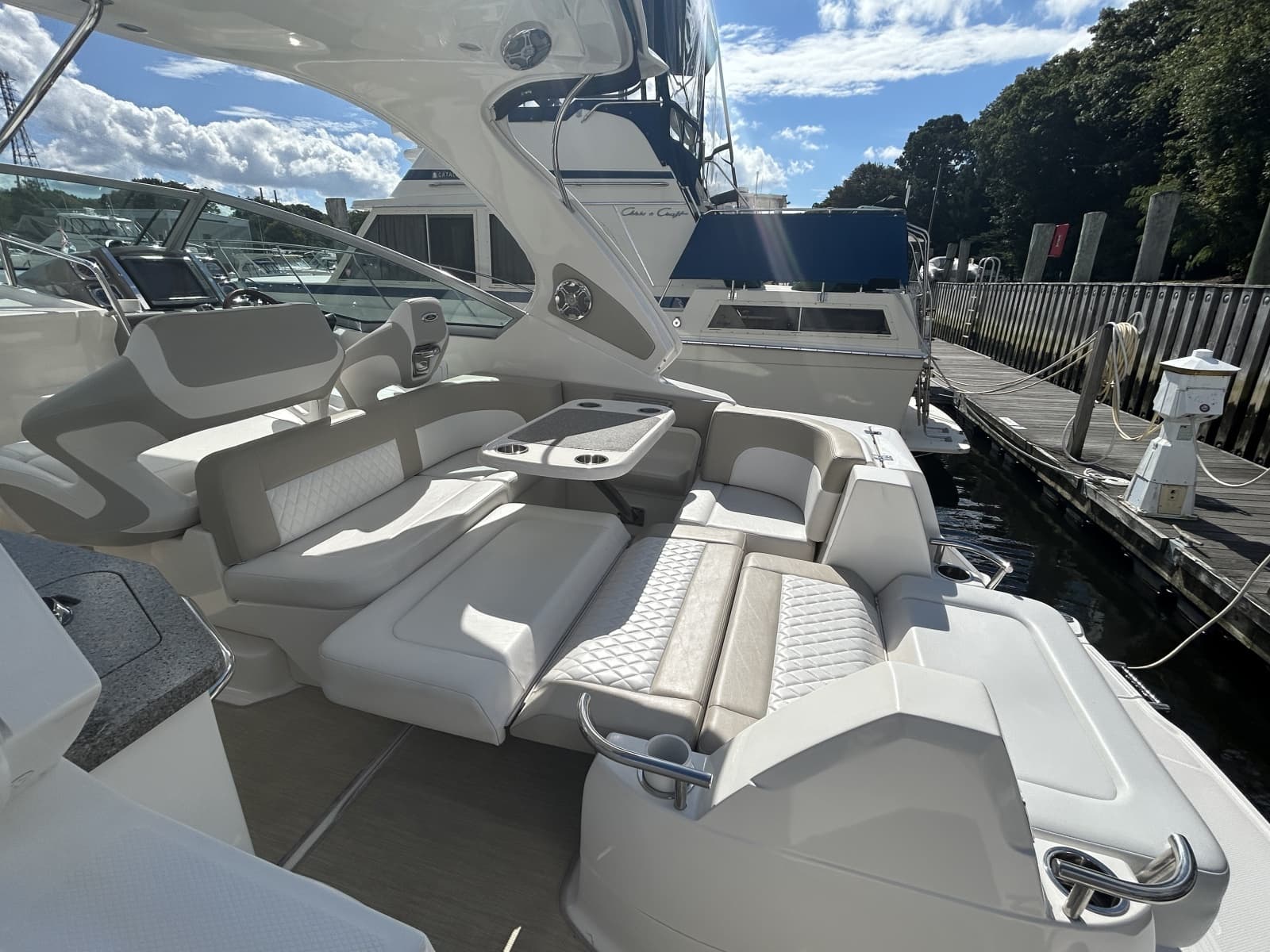 2015 Chaparral 310 Signature - Photo 11