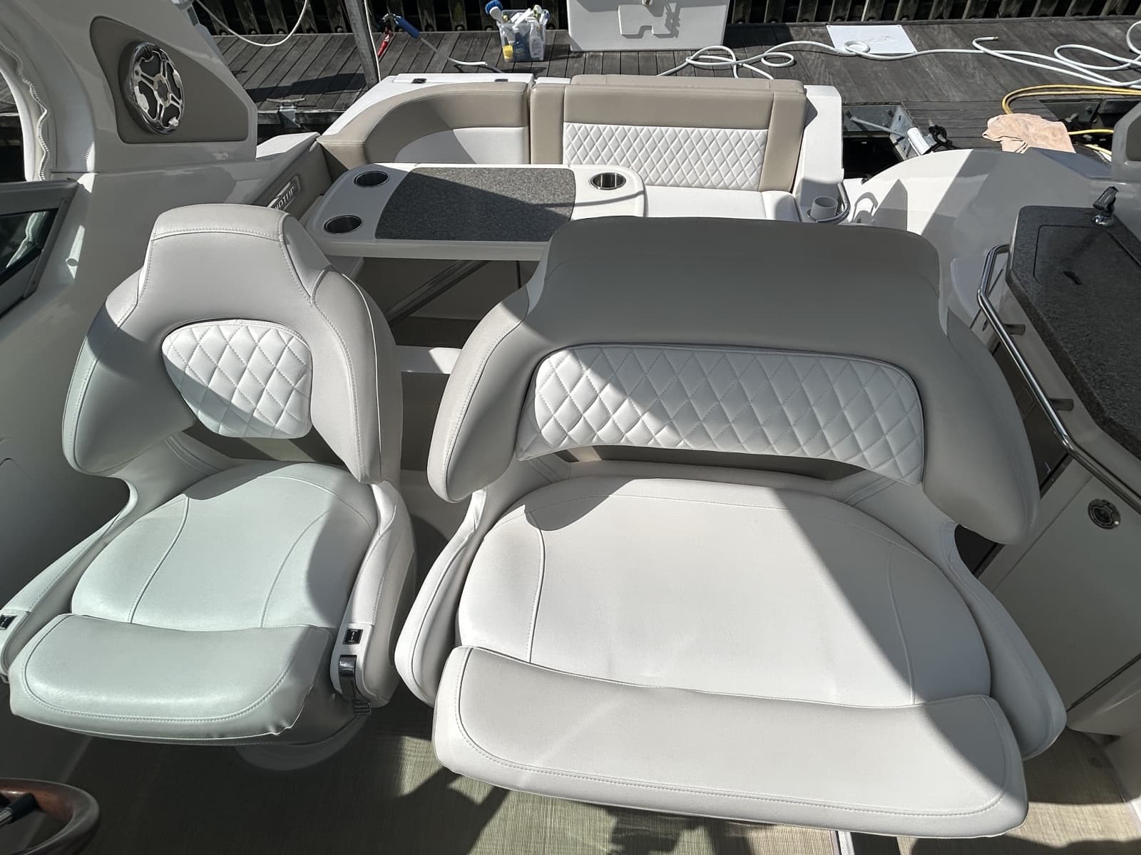 2015 Chaparral 310 Signature - Photo 9