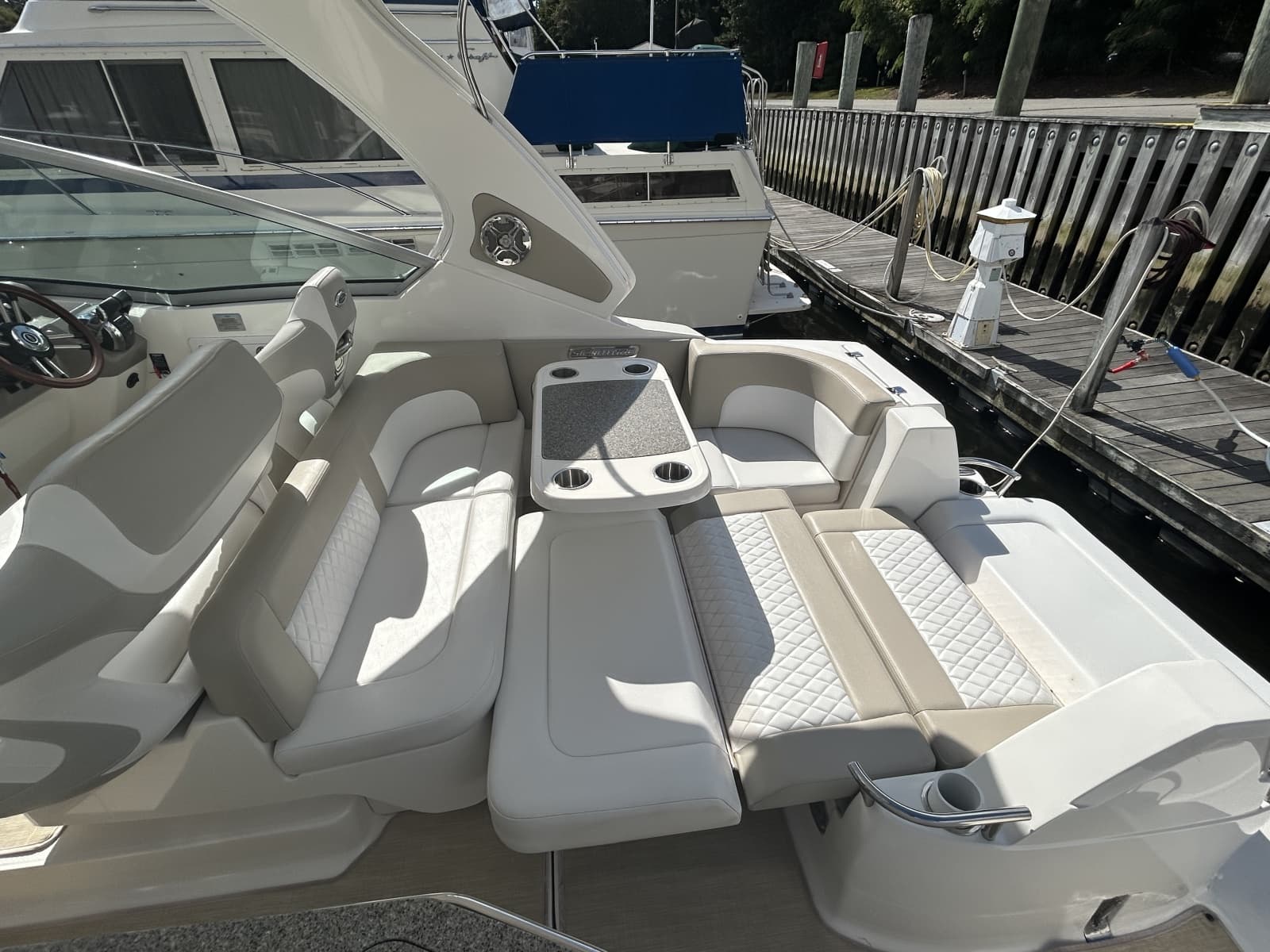 2015 Chaparral 310 Signature - Photo 10