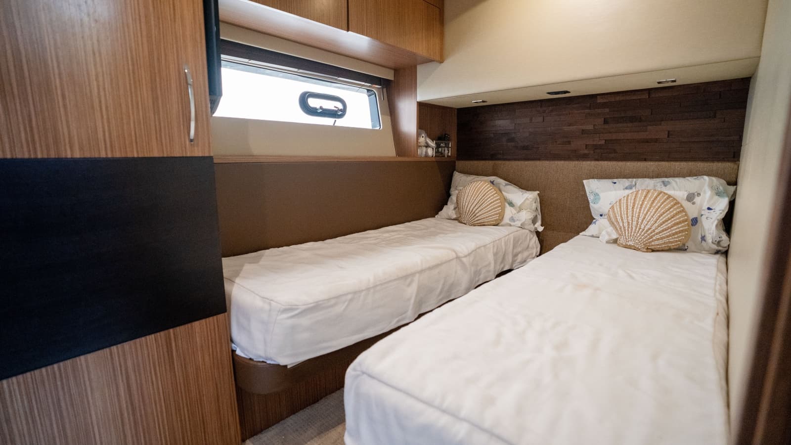 2016 Sea Ray L590 - Photo 43