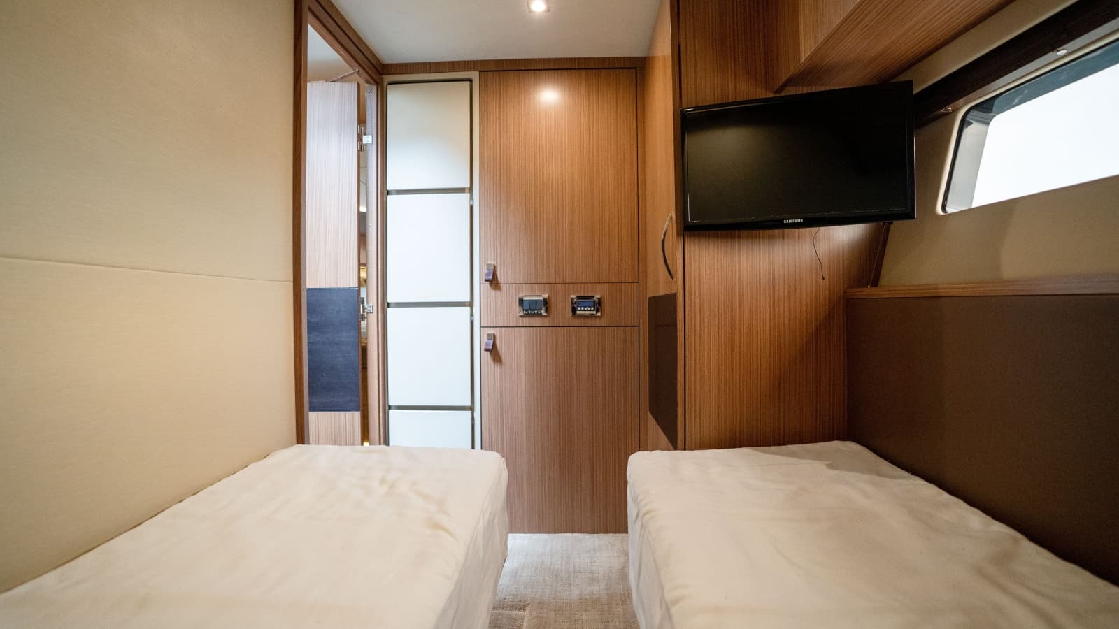 2016 Sea Ray L590 - Photo 44