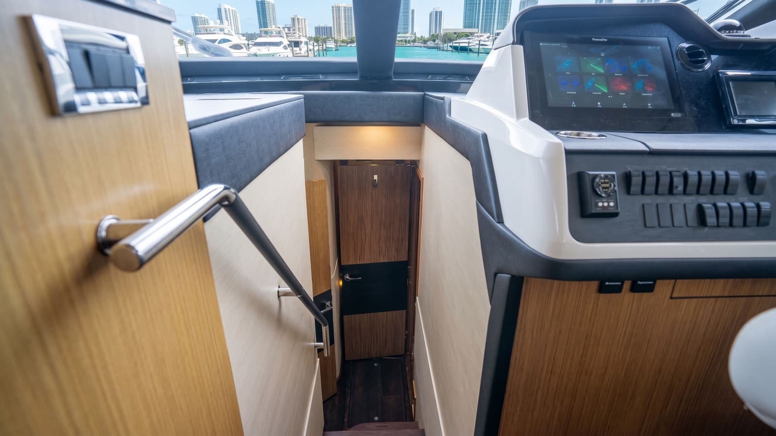 2016 Sea Ray L590 - Photo 29