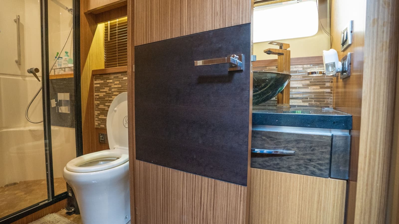 2016 Sea Ray L590 - Photo 32