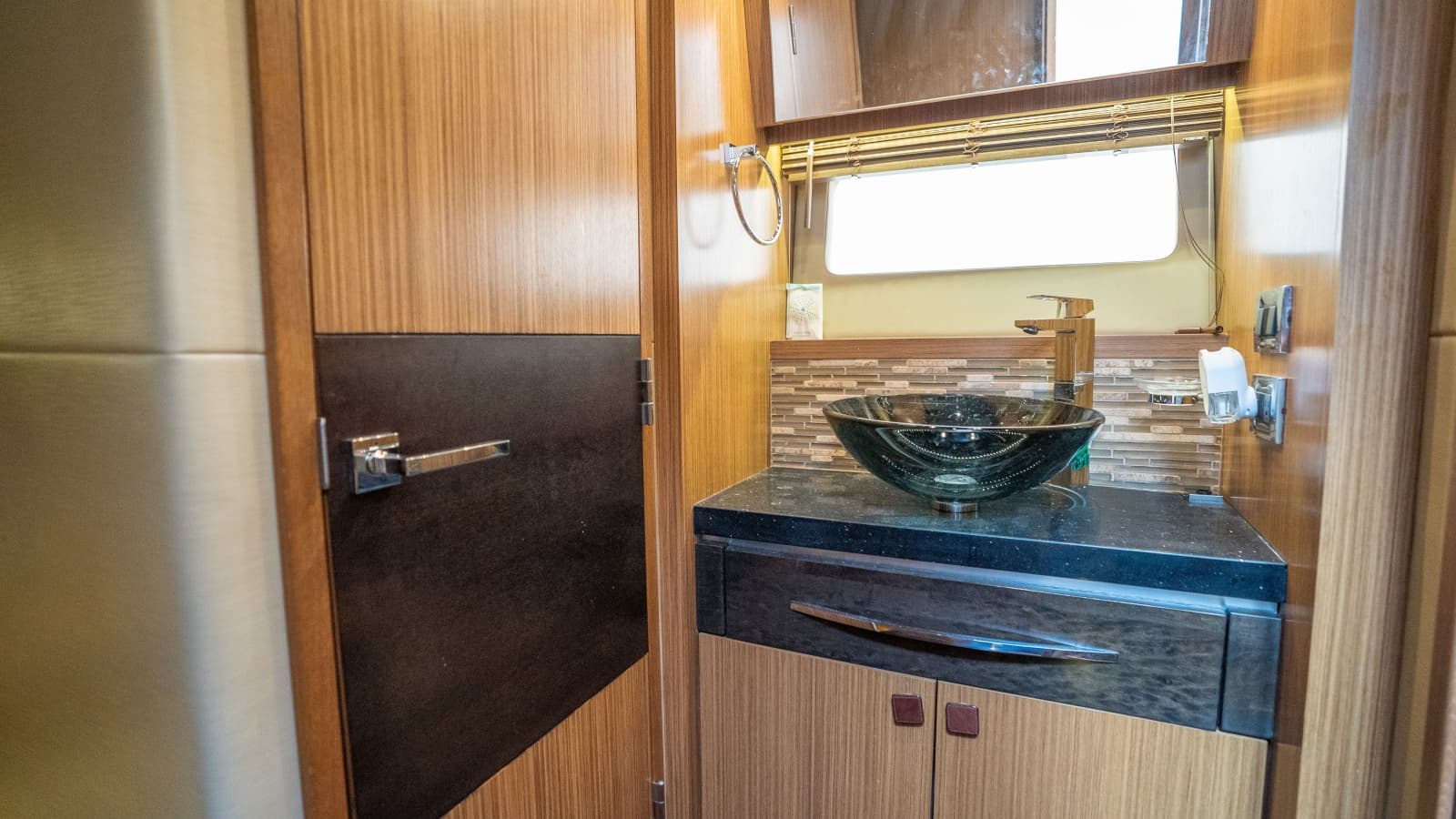 2016 Sea Ray L590 - Photo 31