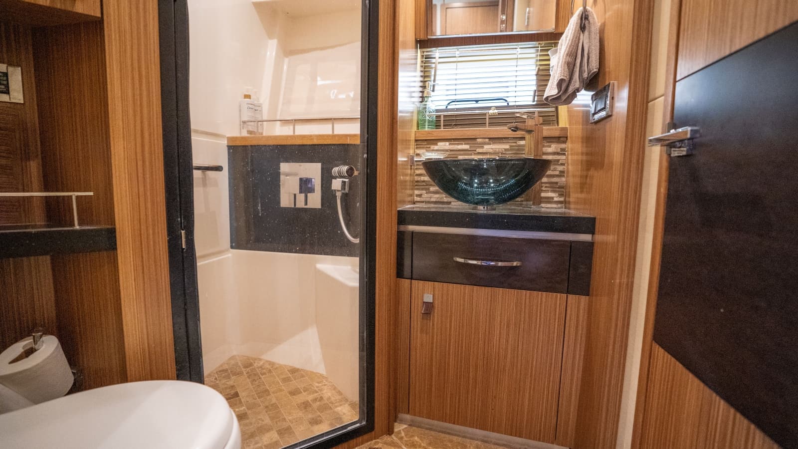 2016 Sea Ray L590 - Photo 37