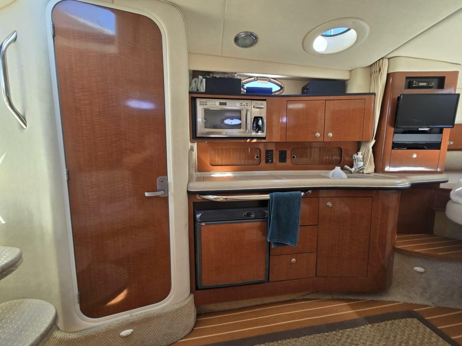 2005 Sea Ray 320 Sundancer - Photo 19