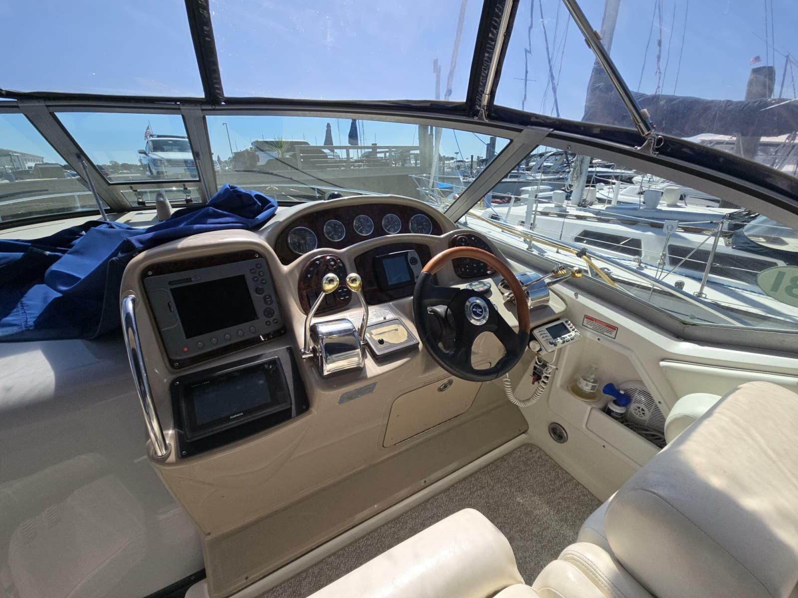 2005 Sea Ray 320 Sundancer - Photo 2