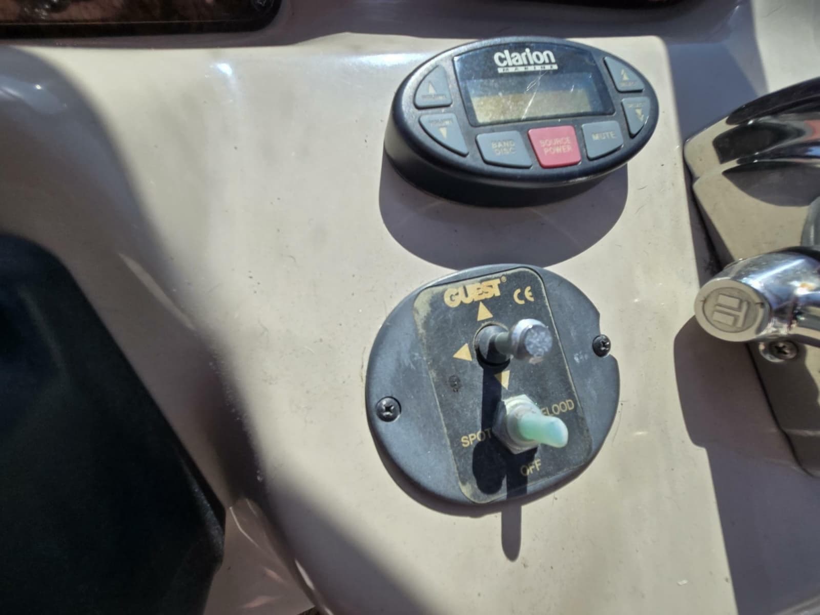 2005 Sea Ray 320 Sundancer - Photo 18