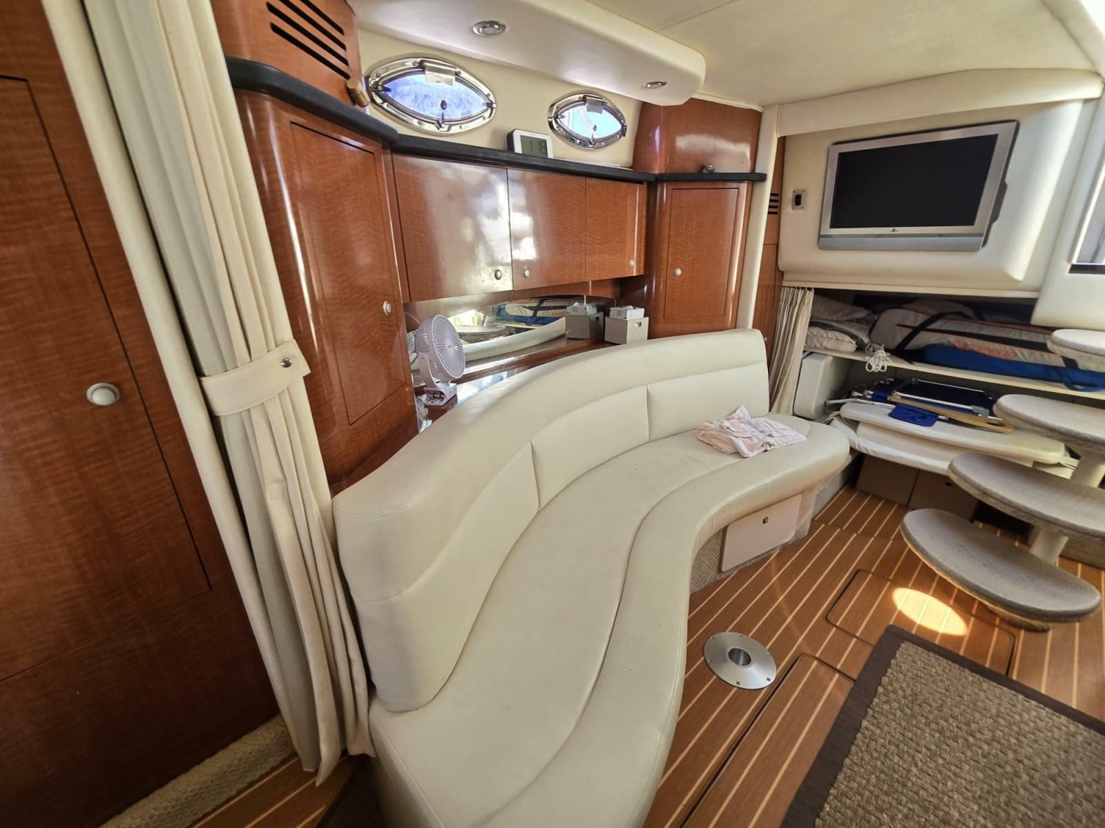 2005 Sea Ray 320 Sundancer - Photo 27