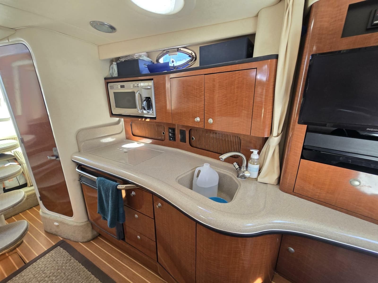 2005 Sea Ray 320 Sundancer - Photo 28