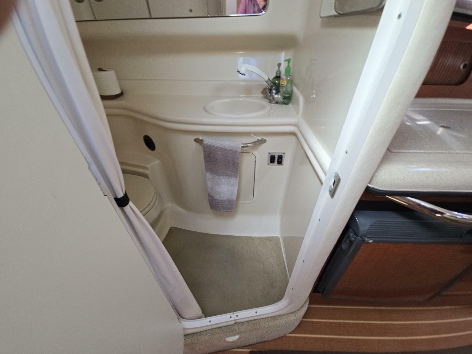 2005 Sea Ray 320 Sundancer - Photo 40