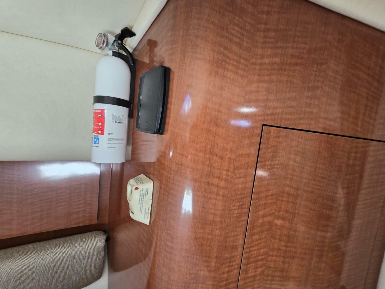 2005 Sea Ray 320 Sundancer - Photo 37