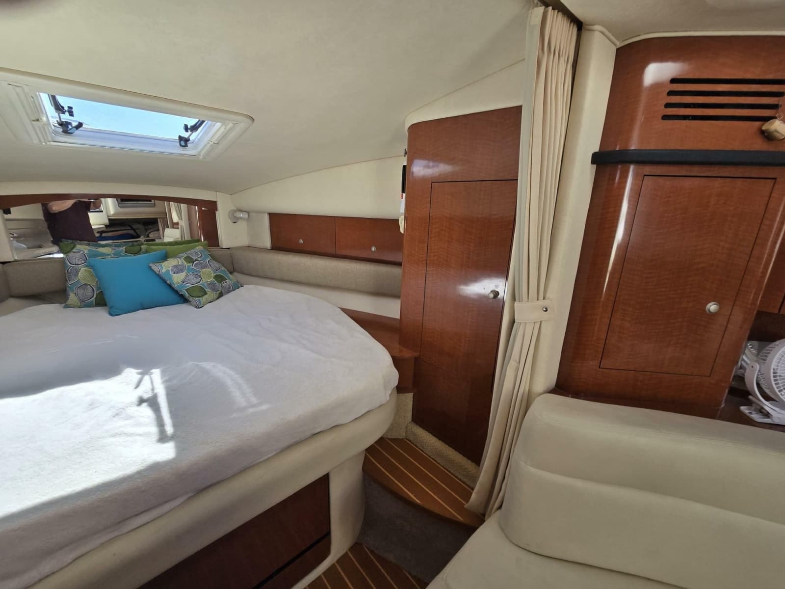 2005 Sea Ray 320 Sundancer - Photo 21