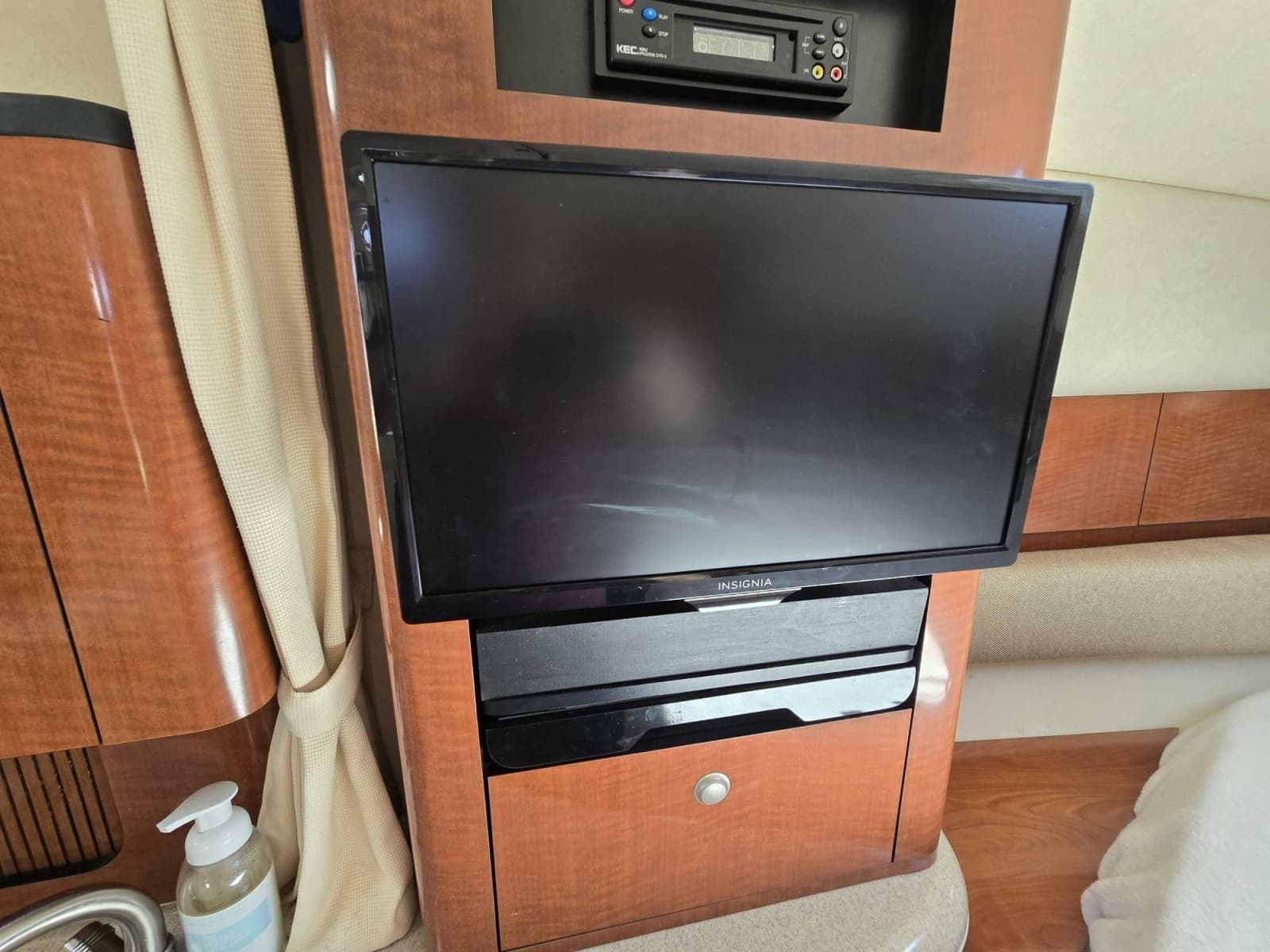 2005 Sea Ray 320 Sundancer - Photo 32