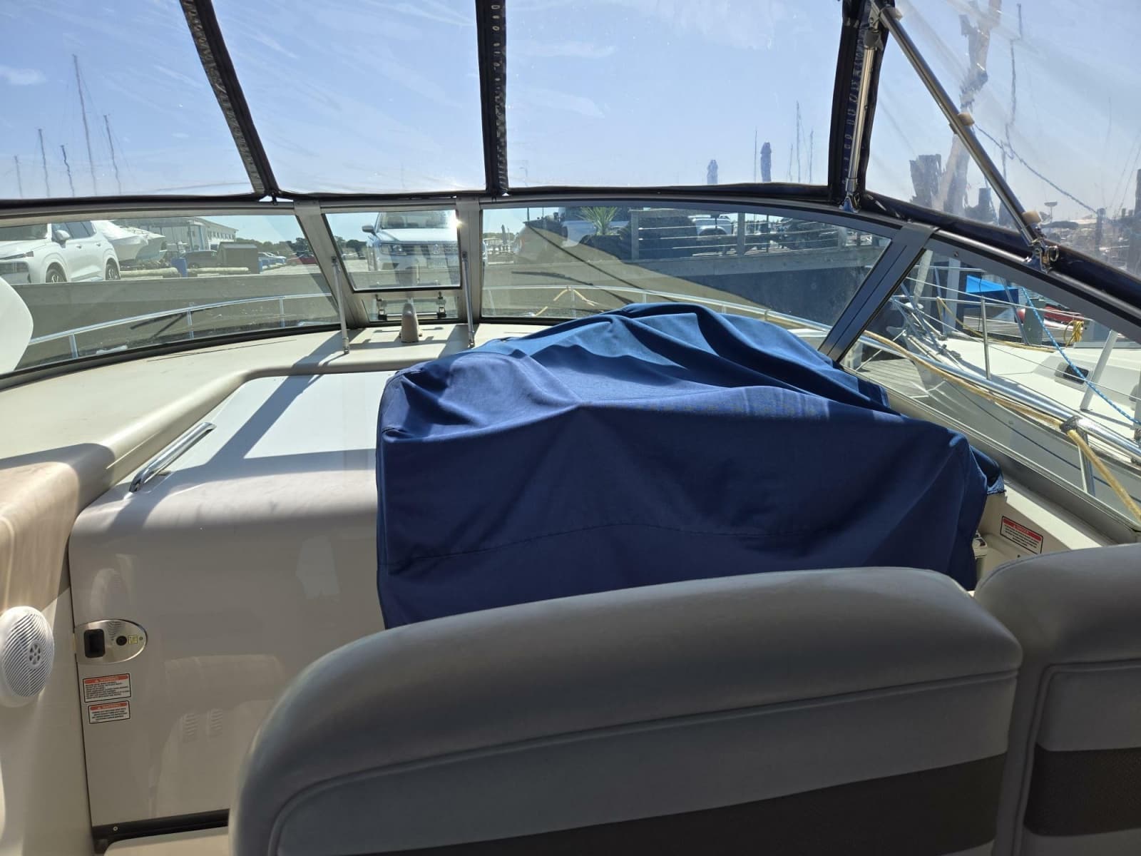 2005 Sea Ray 320 Sundancer - Photo 10