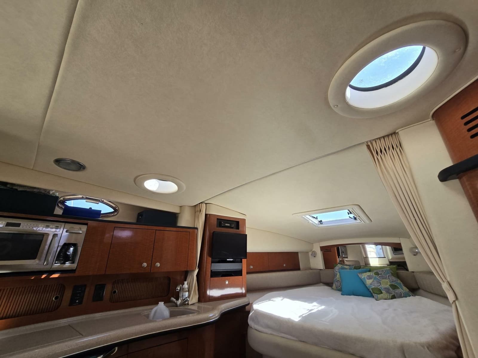 2005 Sea Ray 320 Sundancer - Photo 20