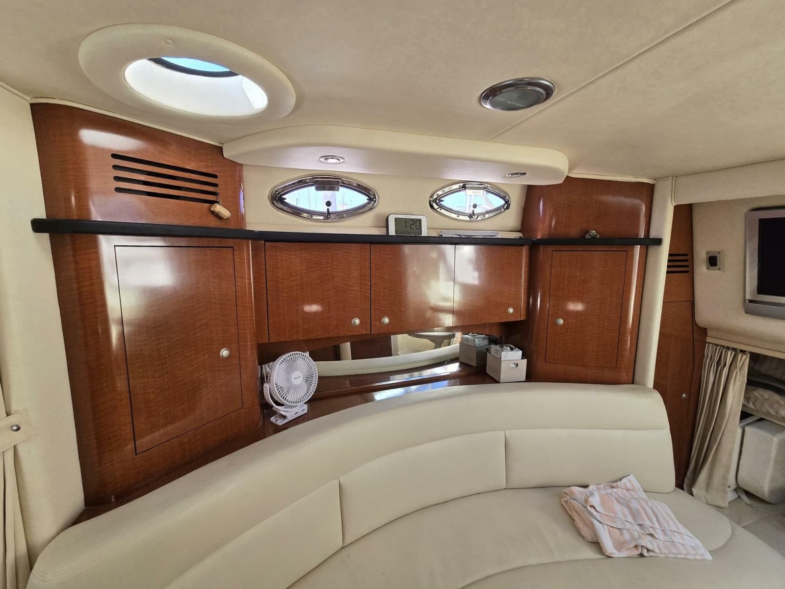 2005 Sea Ray 320 Sundancer - Photo 38