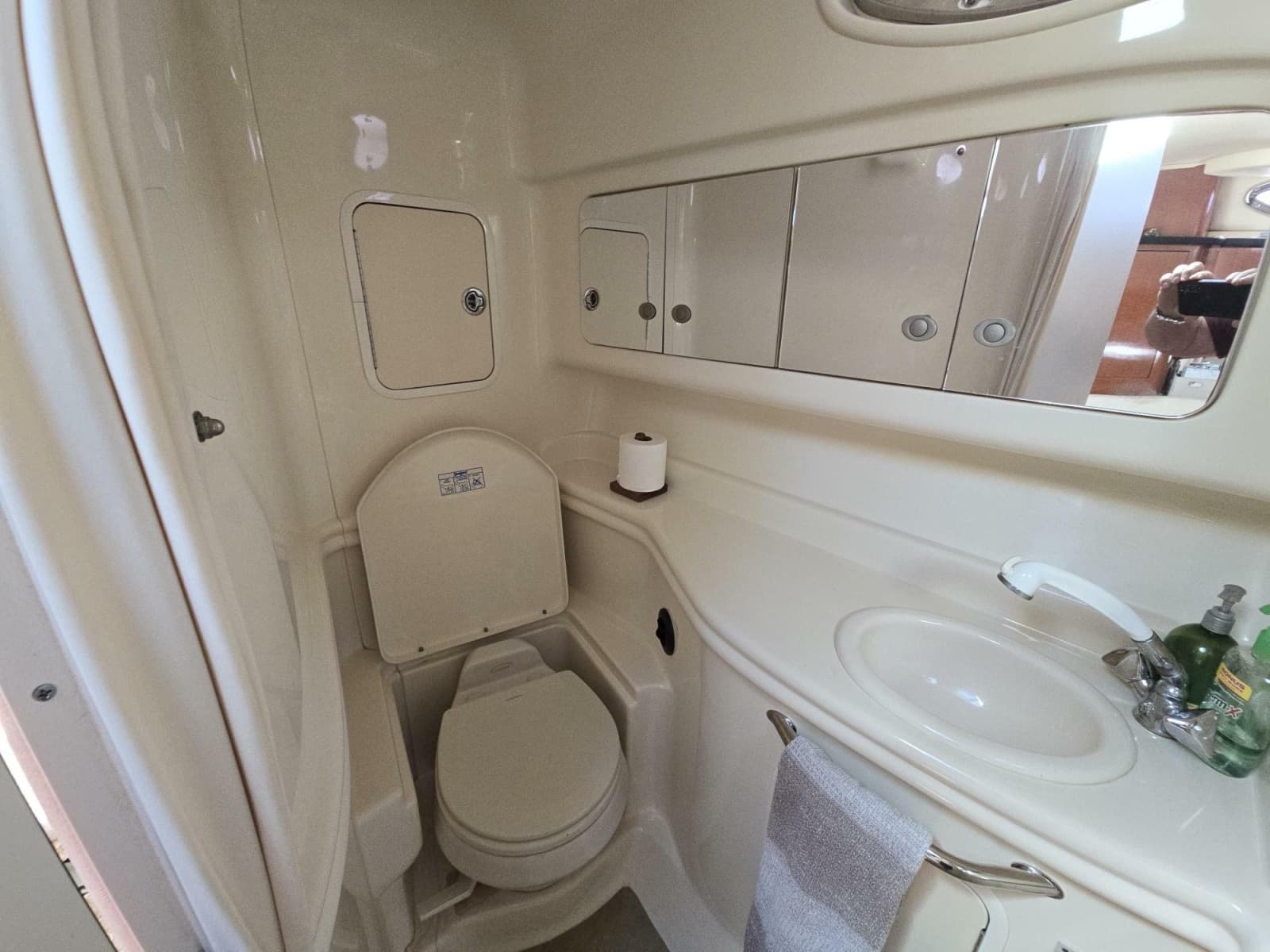 2005 Sea Ray 320 Sundancer - Photo 22