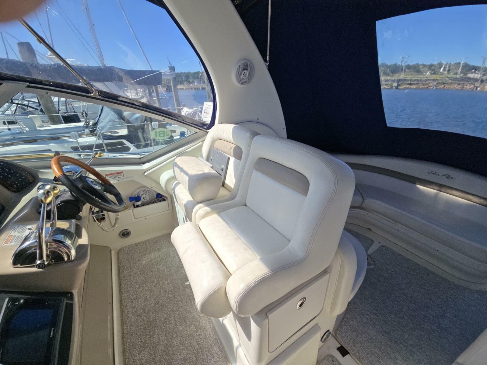 2005 Sea Ray 320 Sundancer - Photo 4