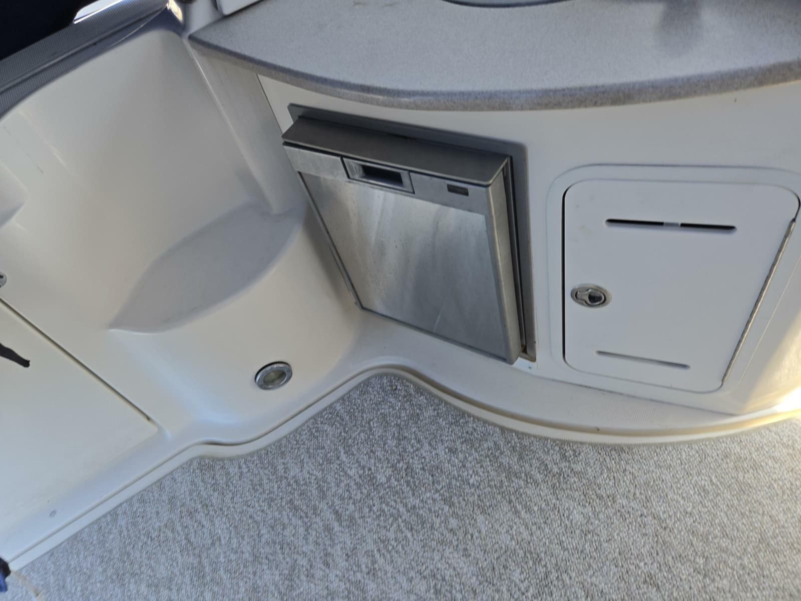 2005 Sea Ray 320 Sundancer - Photo 17