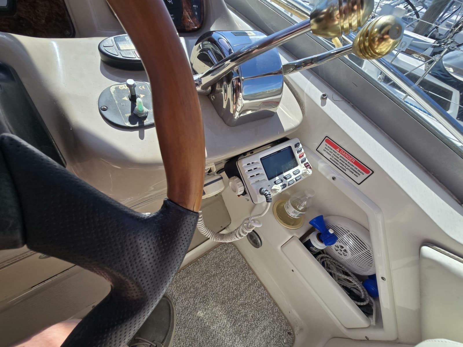 2005 Sea Ray 320 Sundancer - Photo 14