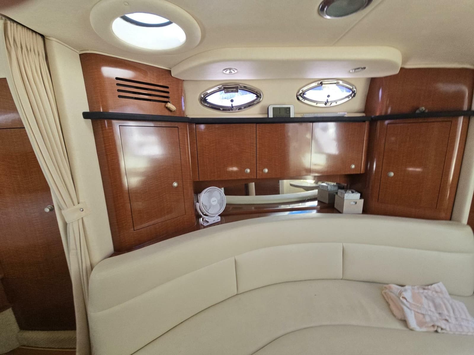 2005 Sea Ray 320 Sundancer - Photo 26