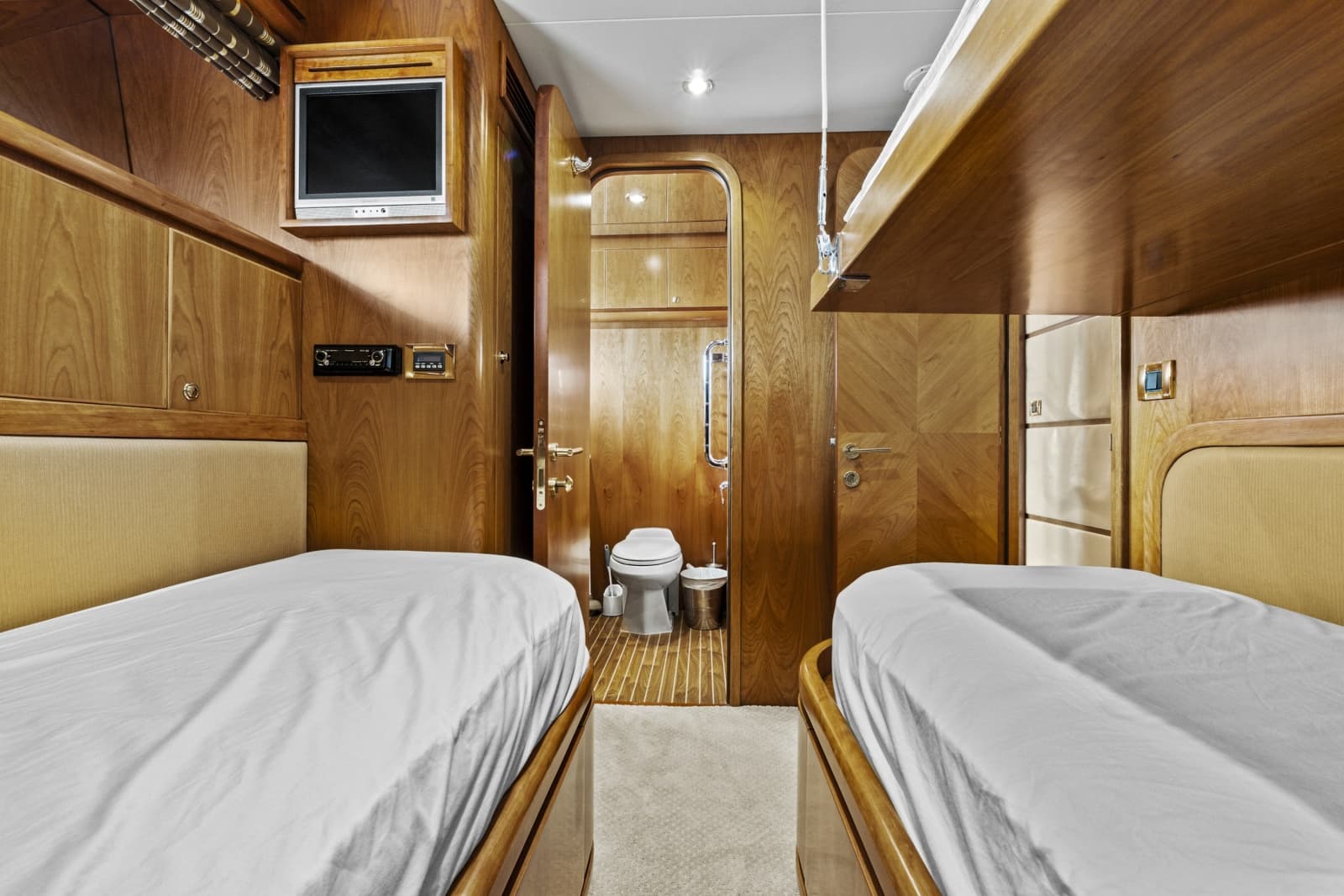 2007 Hargrave Flush Deck Motor Yacht - Photo 32