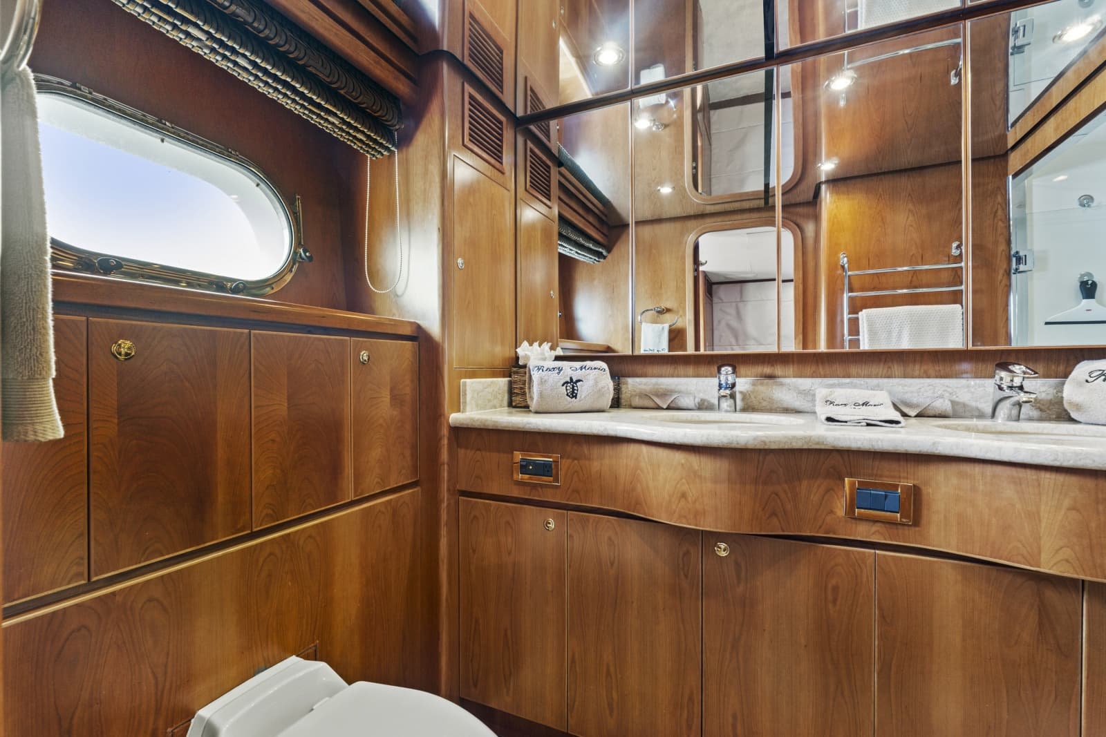 2007 Hargrave Flush Deck Motor Yacht - Photo 40