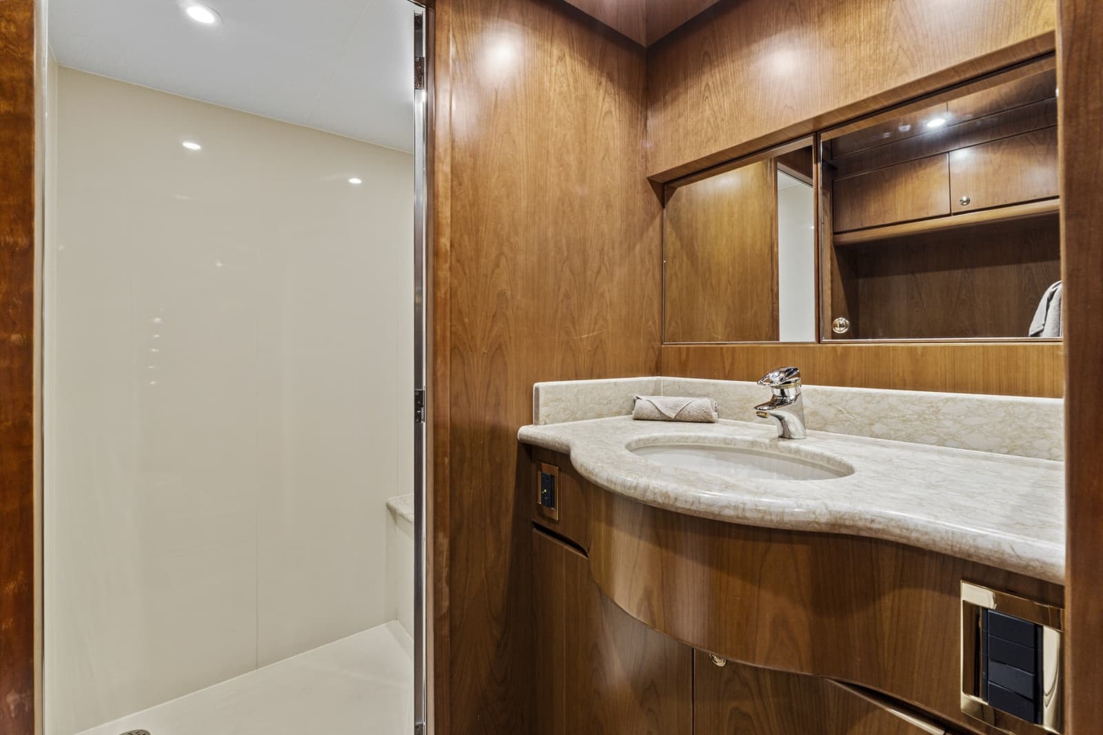 2007 Hargrave Flush Deck Motor Yacht - Photo 23