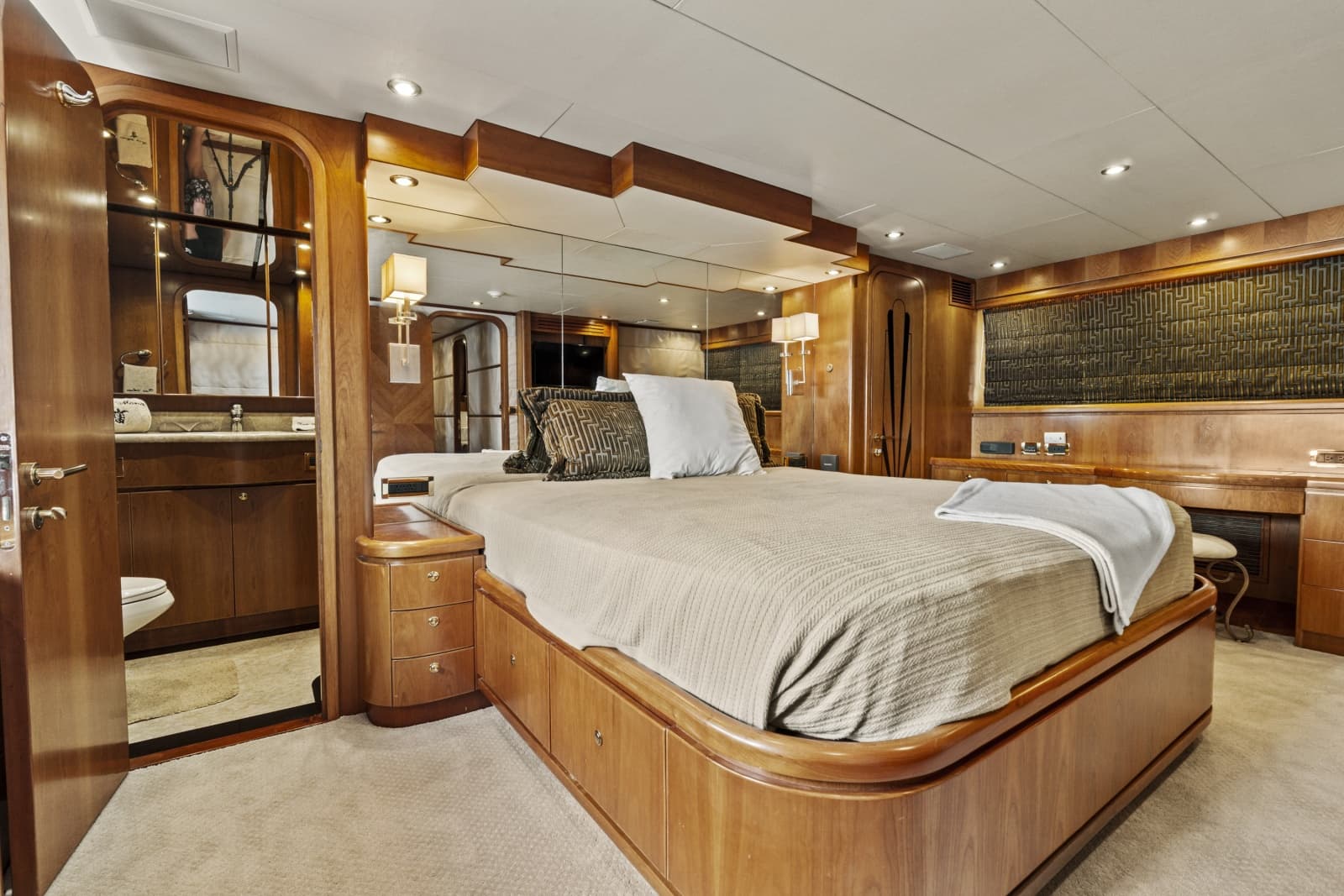 2007 Hargrave Flush Deck Motor Yacht - Photo 35