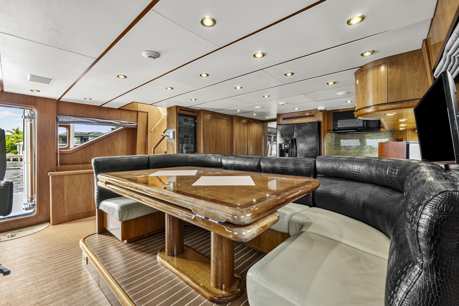 2007 Hargrave Flush Deck Motor Yacht - Photo 12