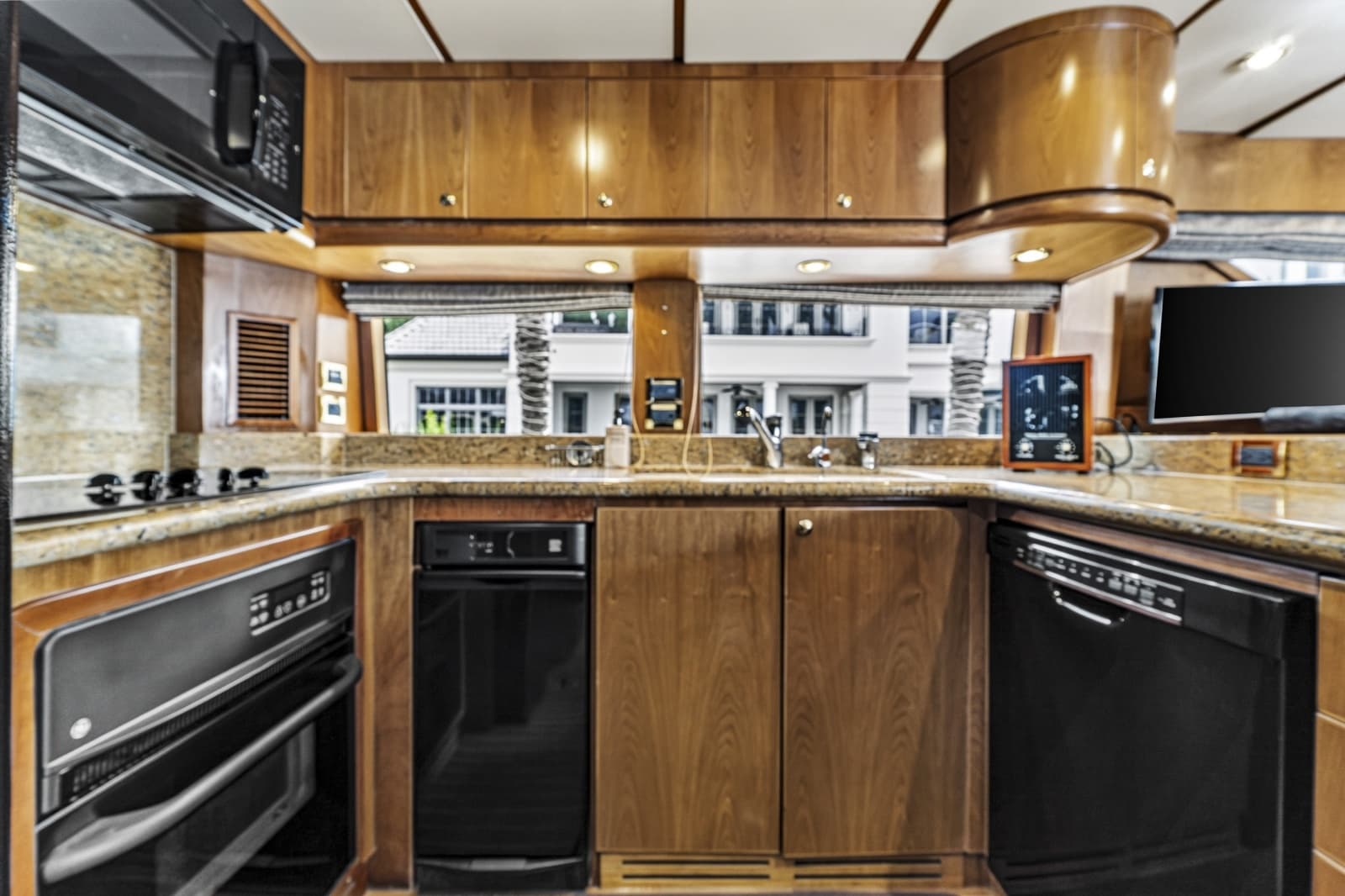 2007 Hargrave Flush Deck Motor Yacht - Photo 10
