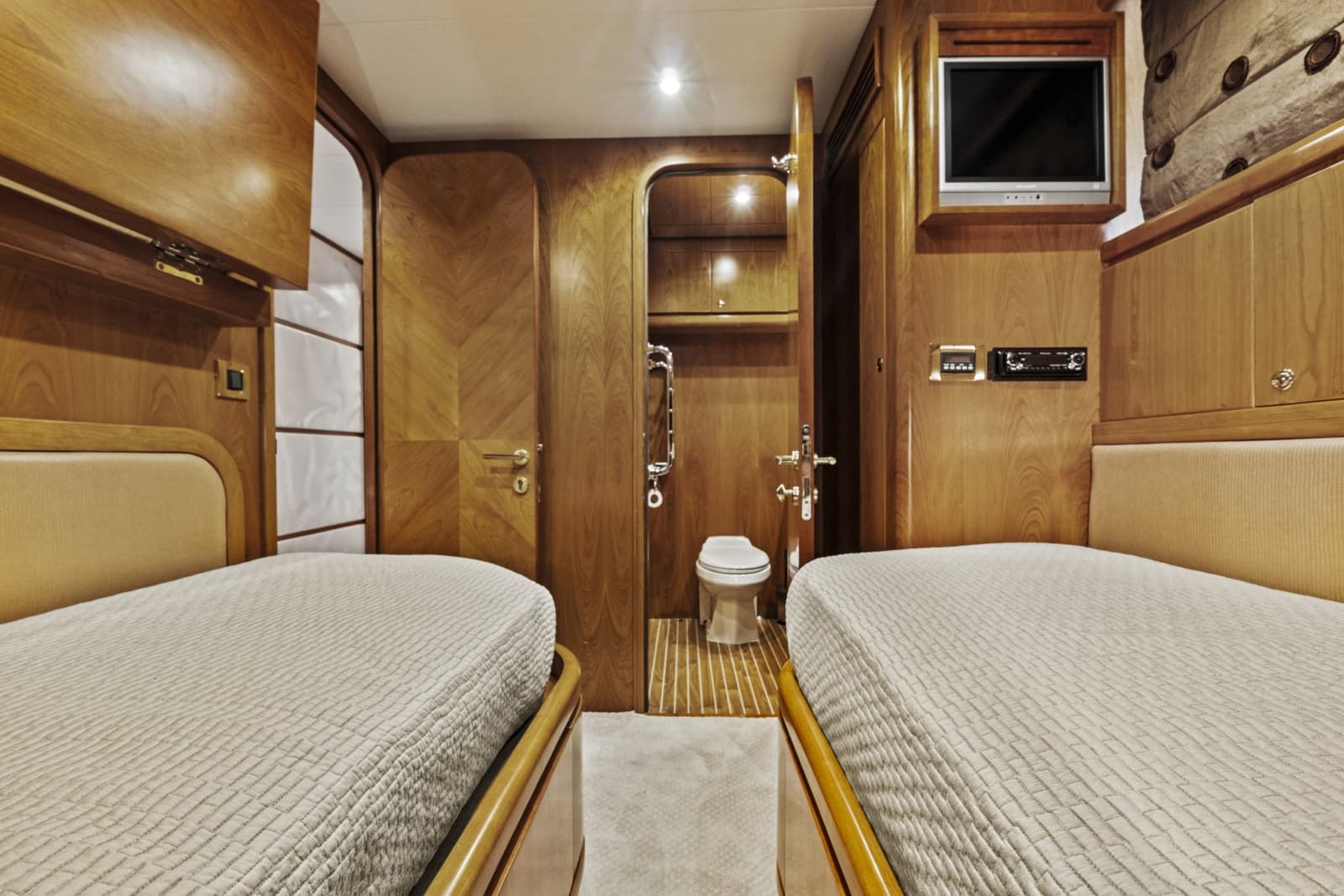 2007 Hargrave Flush Deck Motor Yacht - Photo 27